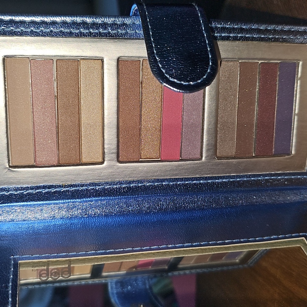 Vintage Pop Beauty Blue Eyes Eyeshadow Palette - Collector's Item - Never Used